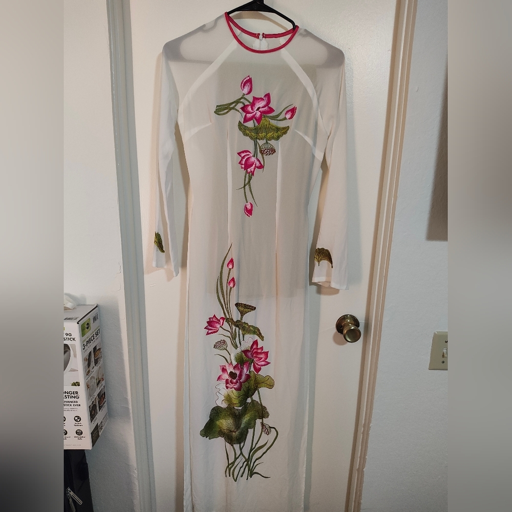Vietnamese Traditional Ao Dai